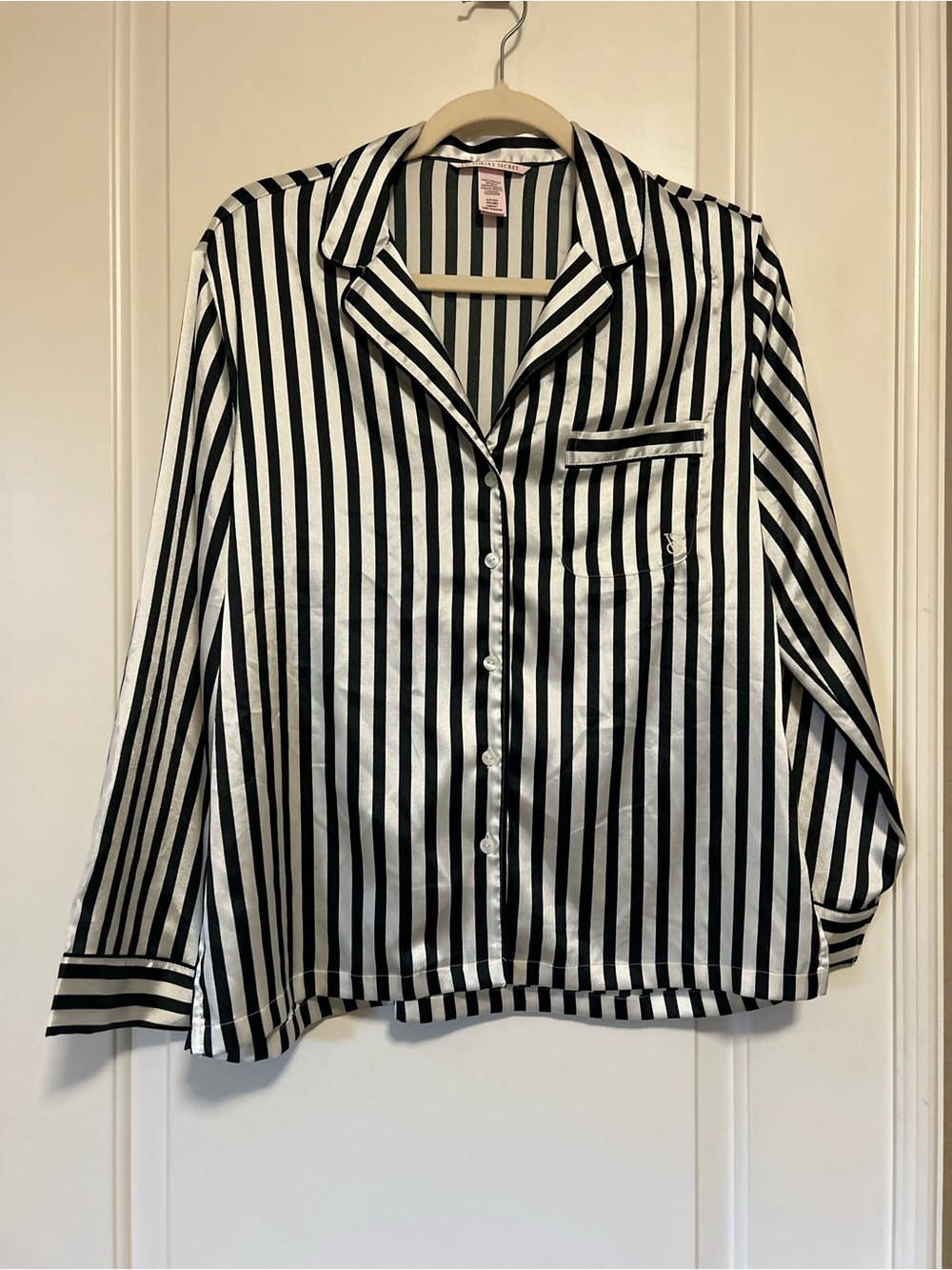 New!! 🥱💤🖤 Victoria's Secret Black & White Striped Satin Pajama Set 😴💤🖤 - Picture 9 of 15